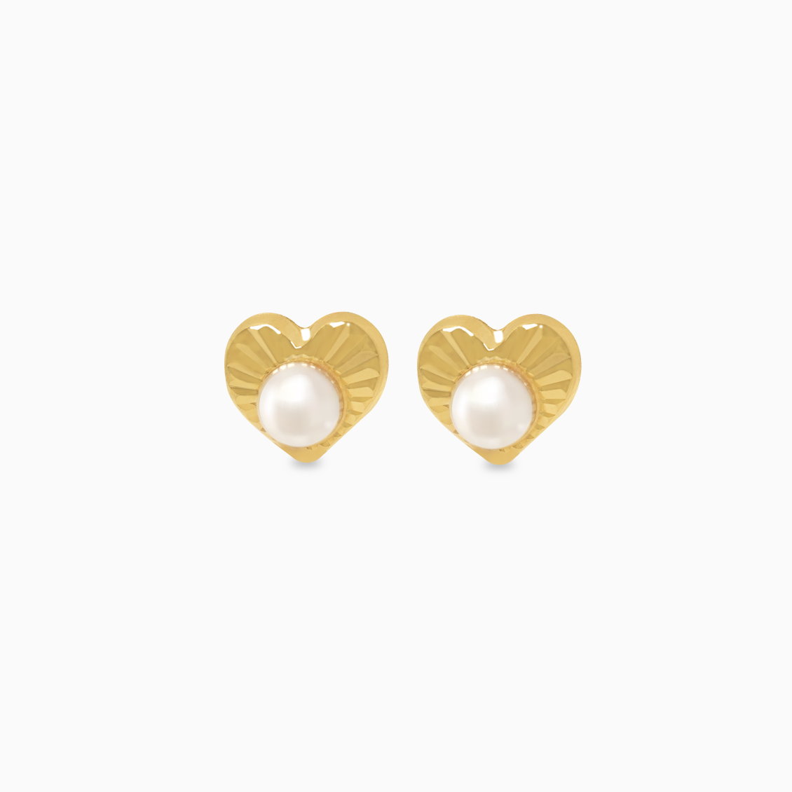 Aretes en oro amarillo de 18K corazón diamantado con perla