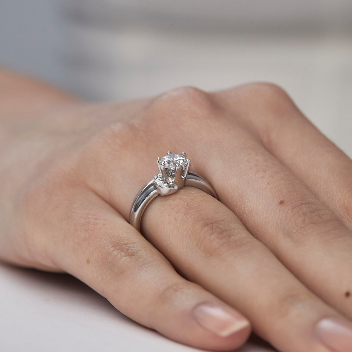 Anillo oro blanco 18k modelo celestial