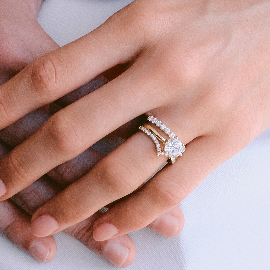 Anillo en oro amarillo de 18K modelo 6 uñas