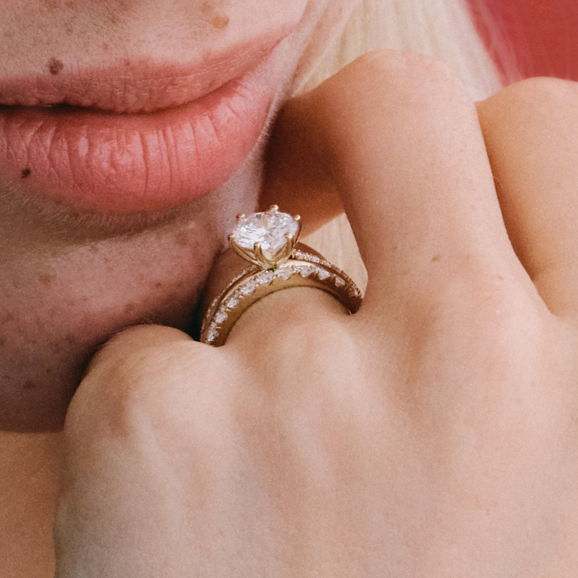 Anillo en oro amarillo de 18K modelo 6 uñas