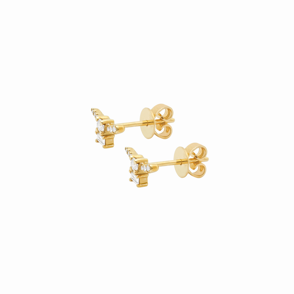 Aretes en oro amarillo de 18K barra en curva con brillantes