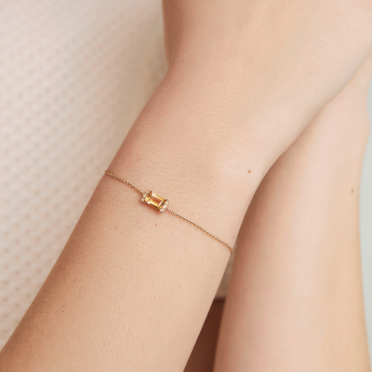 Pulsera en oro amarillo de 18K con citrino corte esmeralda