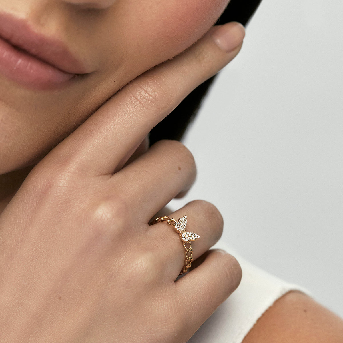 Anillo oro amarillo 18K con mariposa