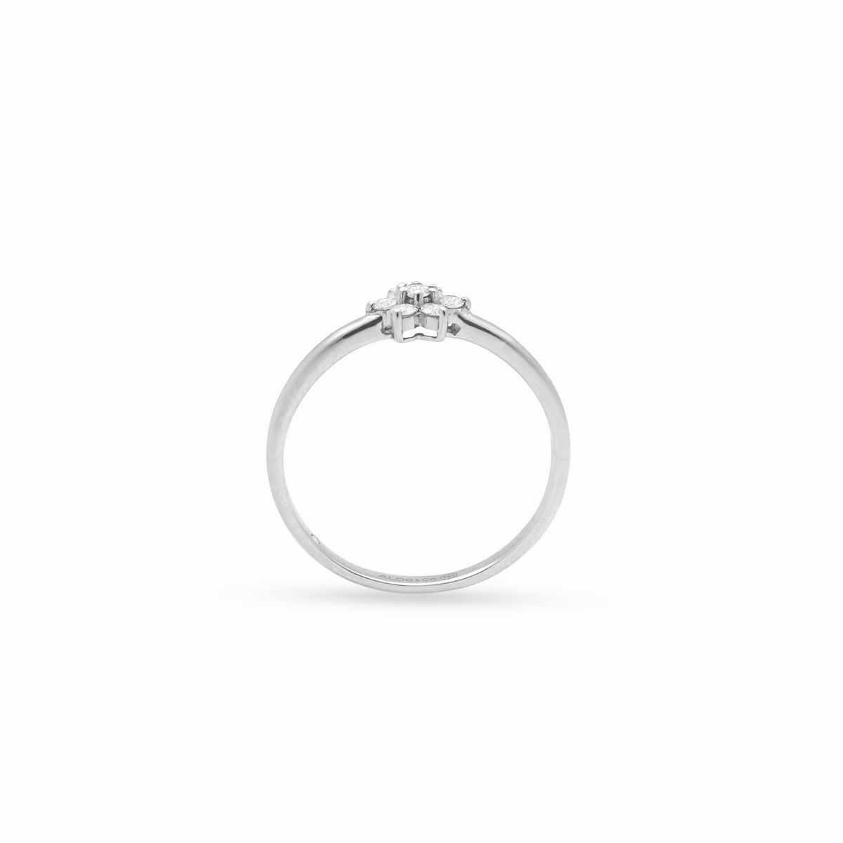 Anillo de promesa en oro blanco de 18K roseta con brillantes
