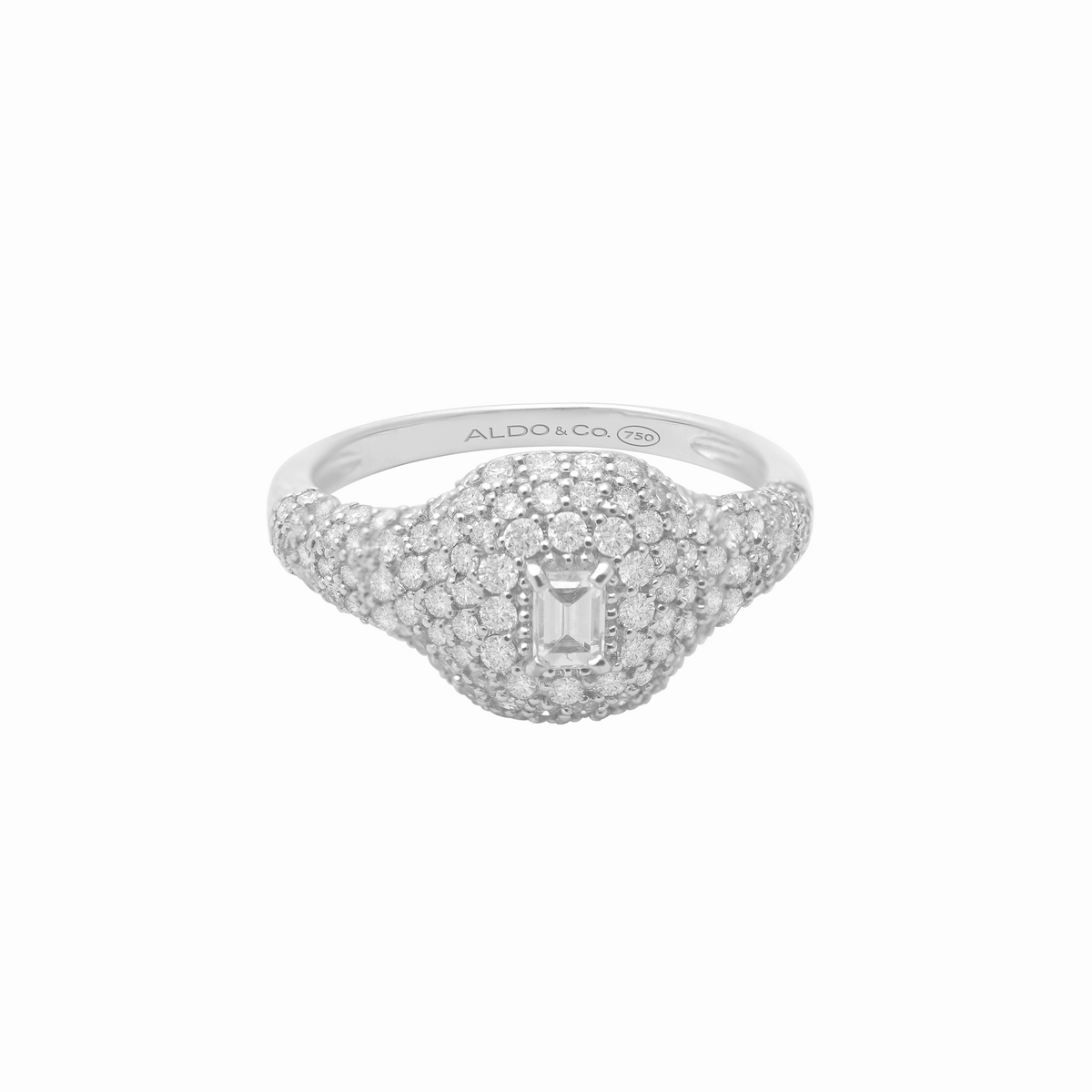 Anillo en oro blanco 18K full pave con brillantes y baguette central