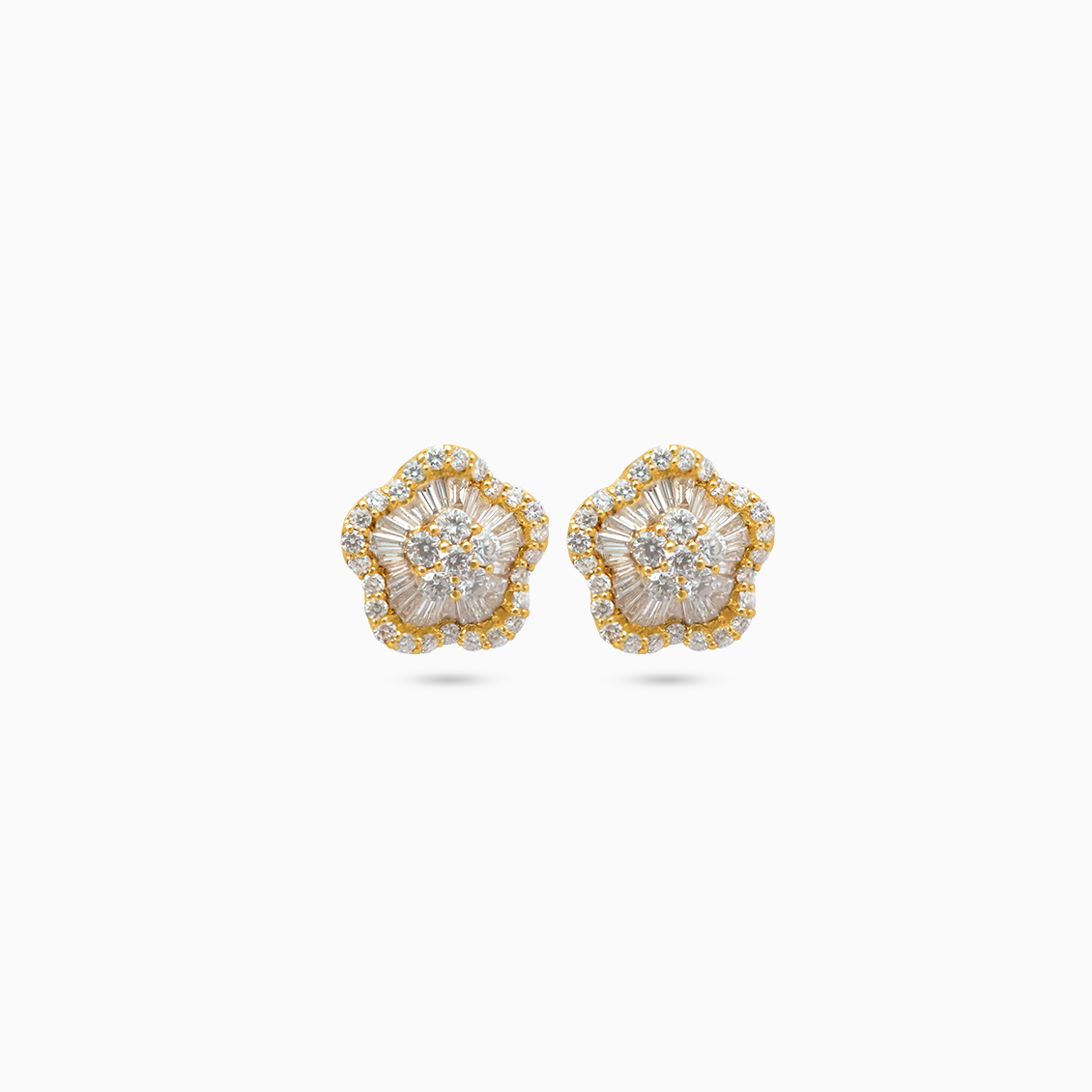 Aretes oro amarillo 18K rosetas flor con brillantes baguette y redondos