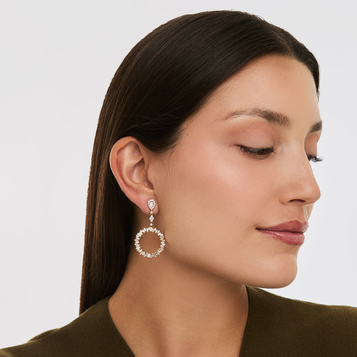 Aretes oro amarillo 18k gota y colgante redondo con brillantes