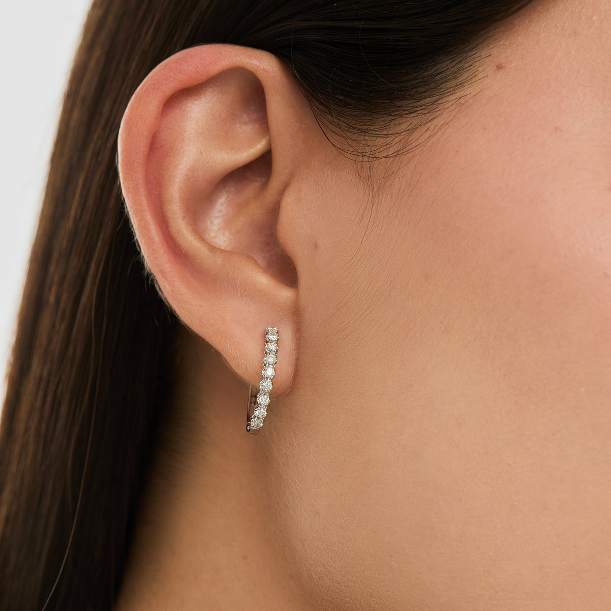 Aretes oro blanco 18K con brillantes