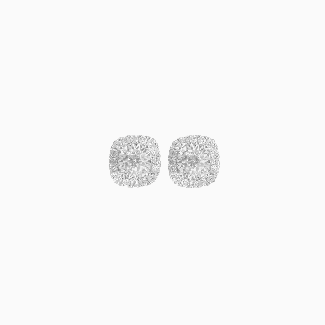 Aretes en platino con brillante central y halo de brillantes