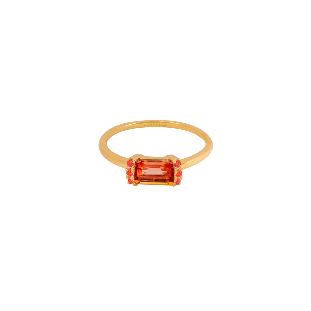 Anillo Amelia oro amarillo de 18K con granate corte esmeralda