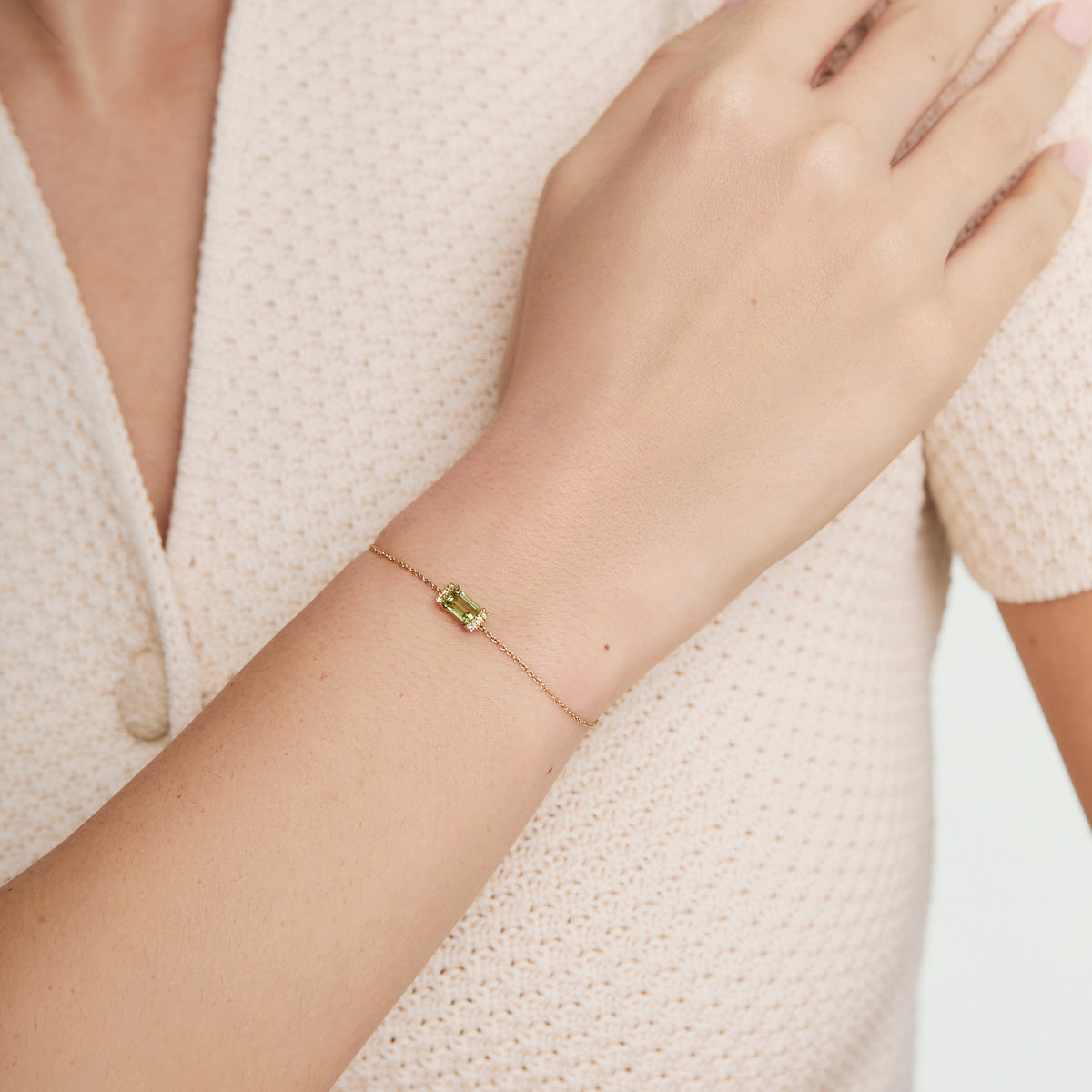 Pulsera Amelia en oro amarillo de 18K con peridot corte esmeralda
