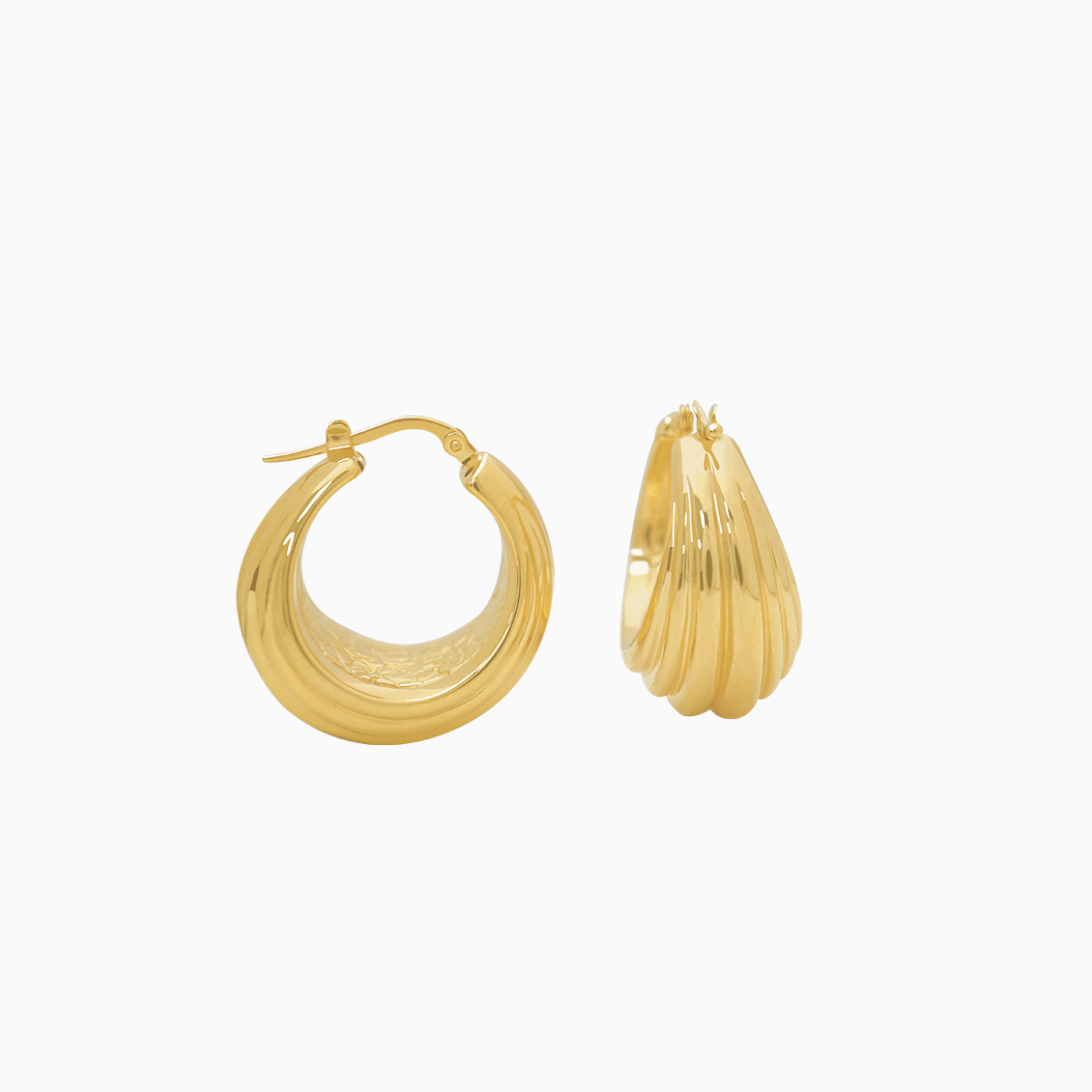 Aretes en oro amarillo de 18K, argollas bombeadas con rayas lisas
