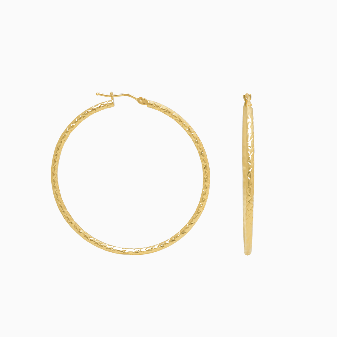 Aretes en oro amarillo de 18K, argollas tipo entorchada y diamantada