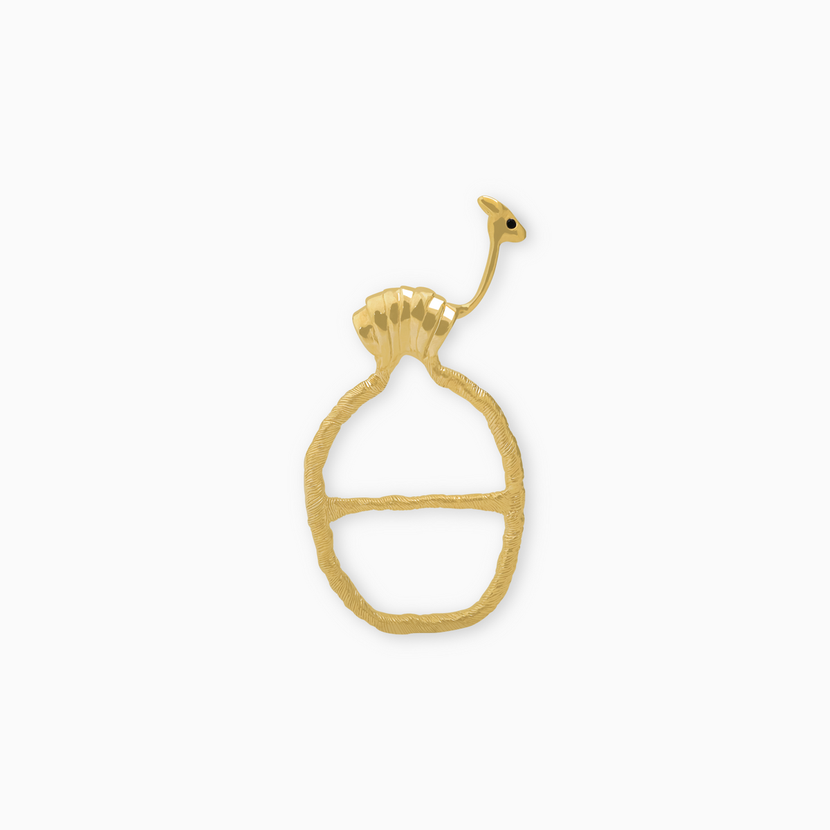 Anillo de estola bañado en oro amarillo 18K en forma de vicuña con aro texturado