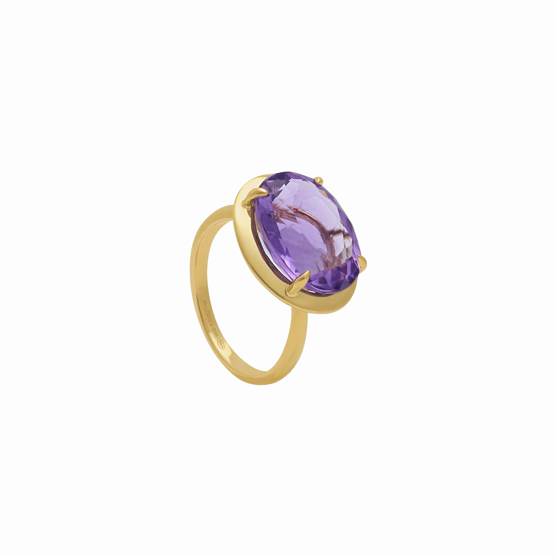 Anillo en oro amarillo 18K con amatista oval de aro liso