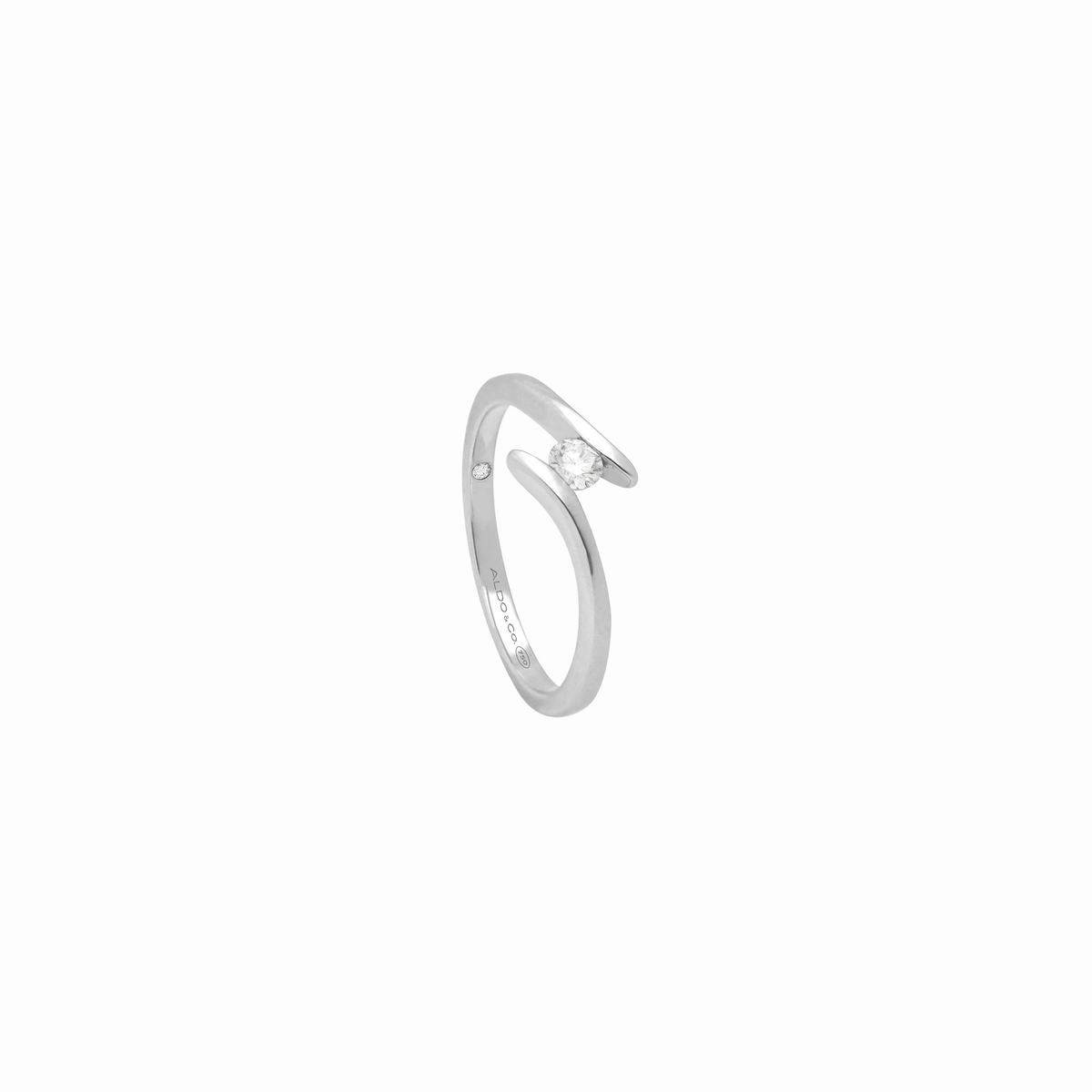 Anillo en oro blanco de 18K modelo unión con diamante de 0.10 ct