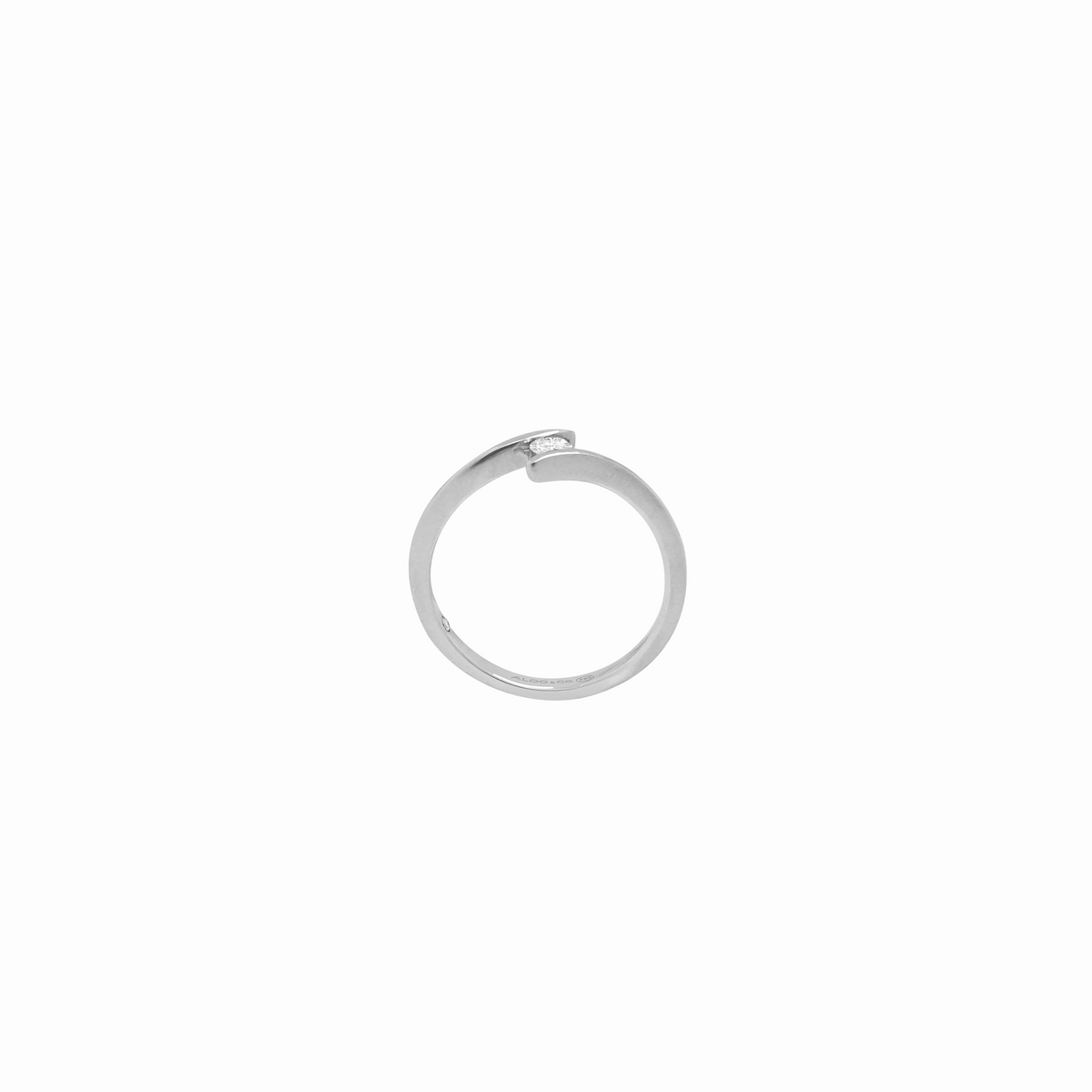 Anillo en oro blanco de 18K modelo unión con diamante de 0.10 ct