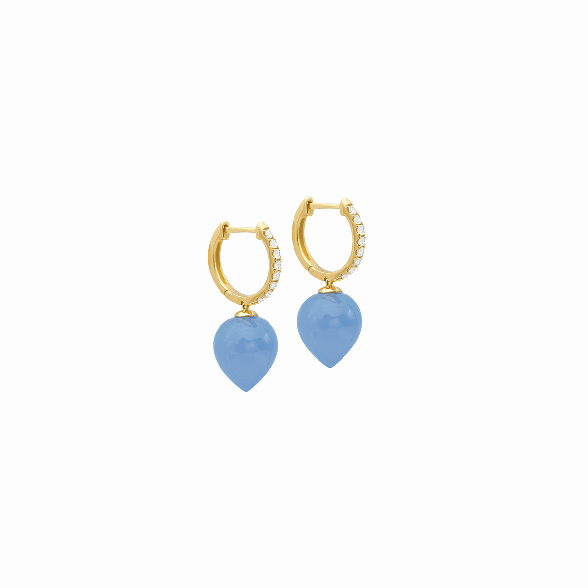 Aretes en oro amarillo de 18K con brillantes y calcedonia azul pera