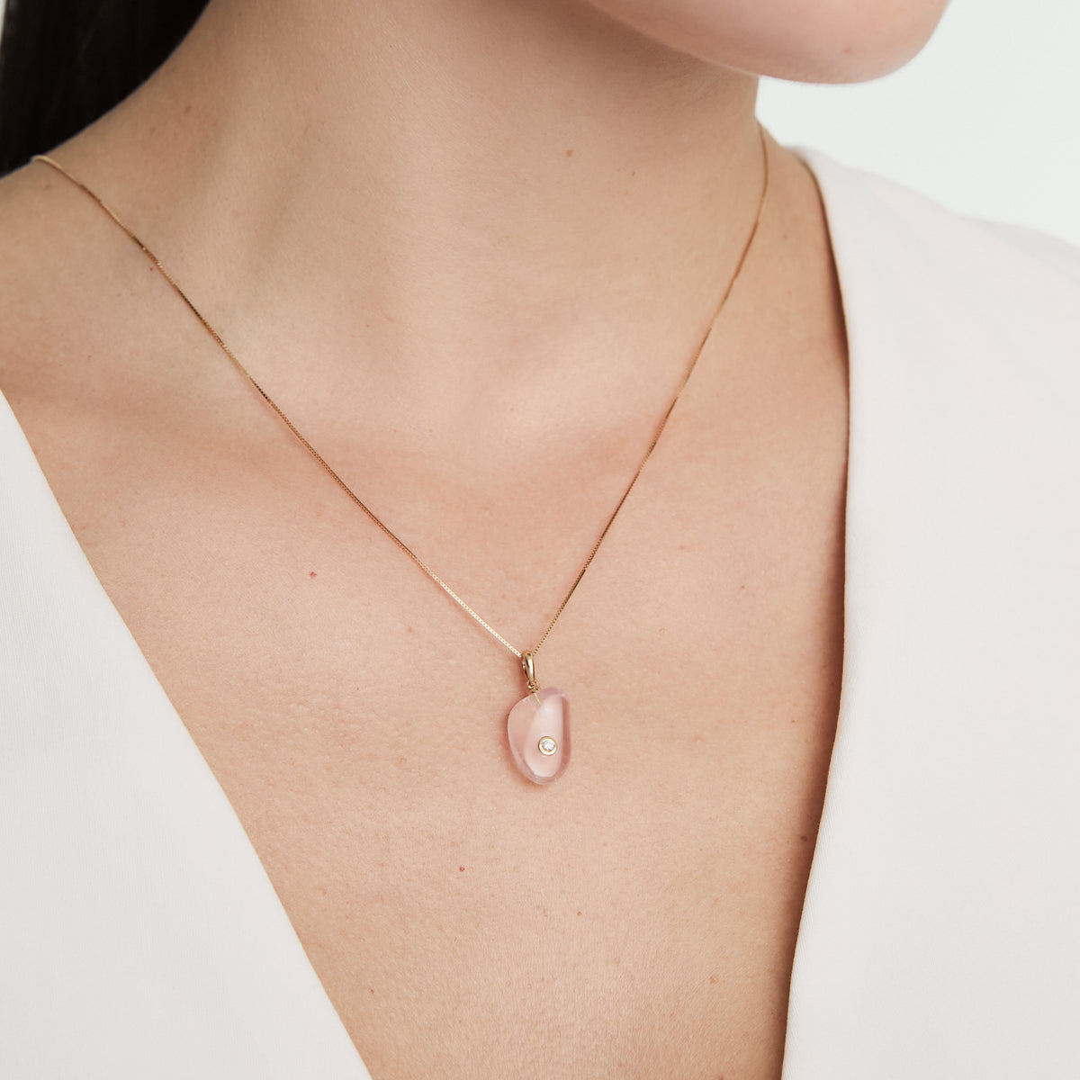 Dije en oro amarillo 18K con cuarzo rosa Nugget
