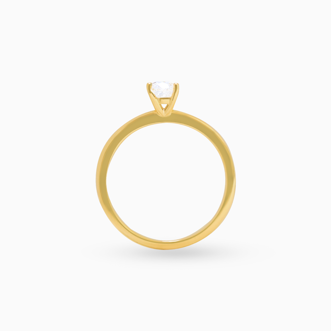 Anillo en oro amarillo de 18K solitario con brillante oval