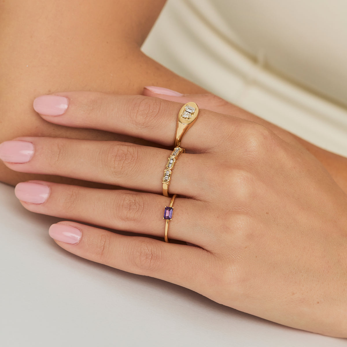 Anillo oro amarillo 18K con dos diamantes