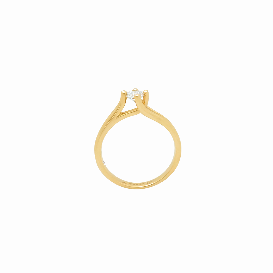 Anillo de compromiso en oro amarillo de 18K modelo Princesa