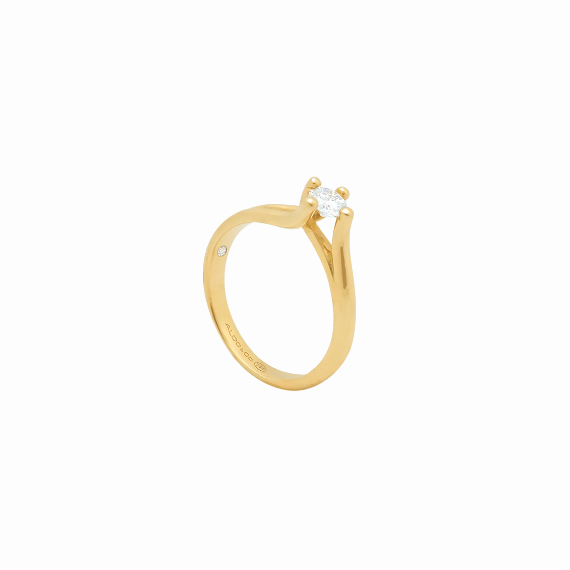 Anillo de compromiso en oro amarillo de 18K modelo Princesa