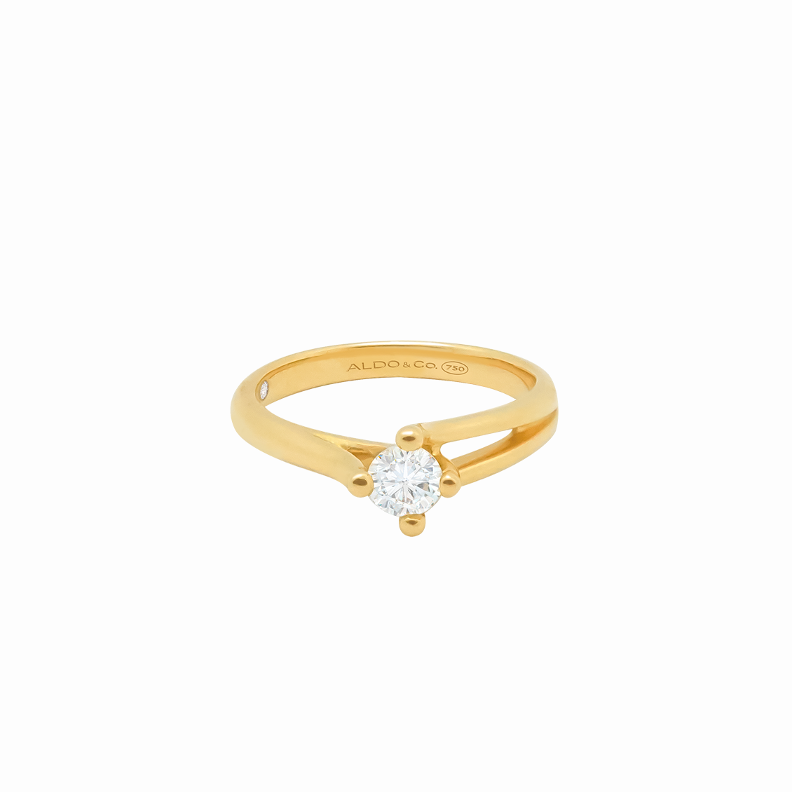 Anillo de compromiso en oro amarillo de 18K modelo Princesa