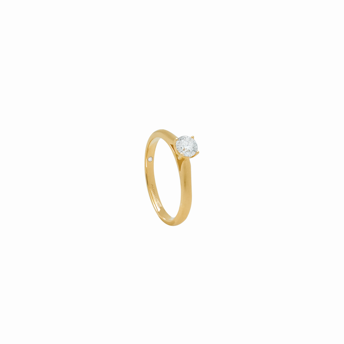 Anillo en oro amarillo de 18K modelo Royal con brillante 0.37 ct