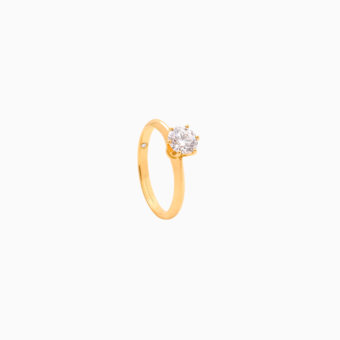 Anillo modelo eterno oro amarillo con brillante de 0.56 ct