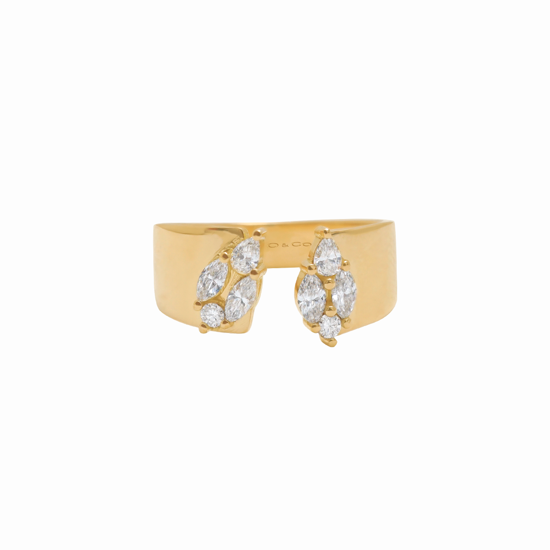 Anillo en oro amarillo 18K banda ancha abierto con diamantes
