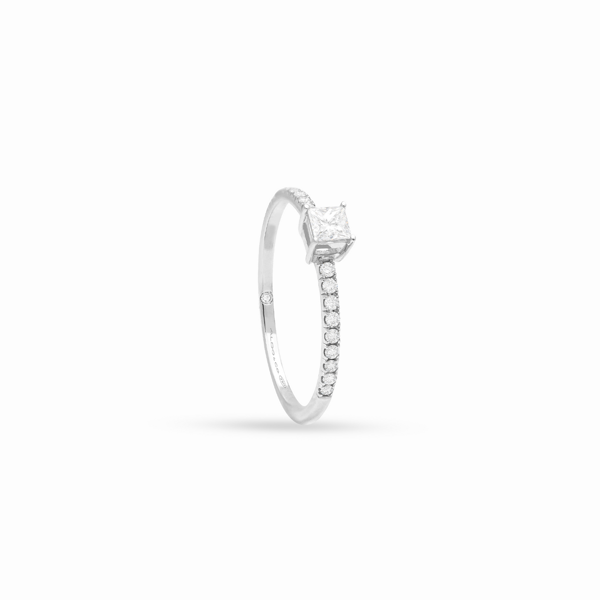 Anillo de compromiso en oro blanco de 18K modelo Constanza