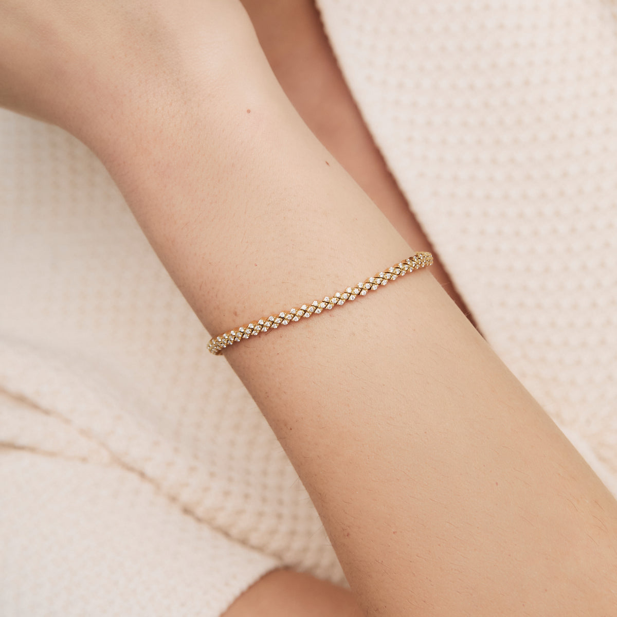 Pulsera oro amarillo de 18K tennis rombos con brillantes
