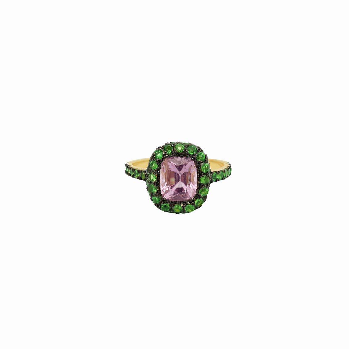 Anillo en oro amarillo 18K espinel cushion con tsavoritas y aro liso