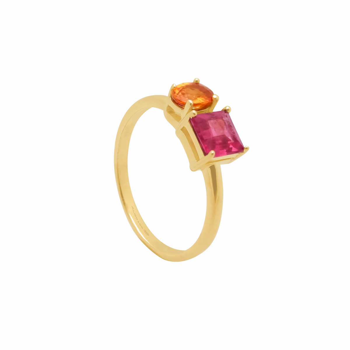 Anillo en oro amarillo 18K zafiro oval y turmalina rosa princess