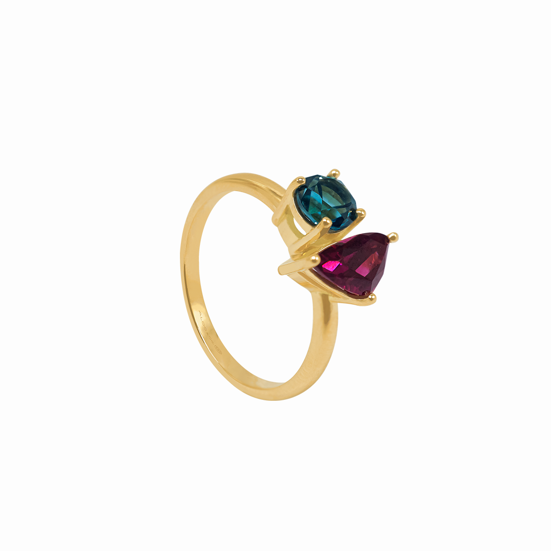 Anillo en oro amarillo 18K topacio London Blue y rodolita trillant