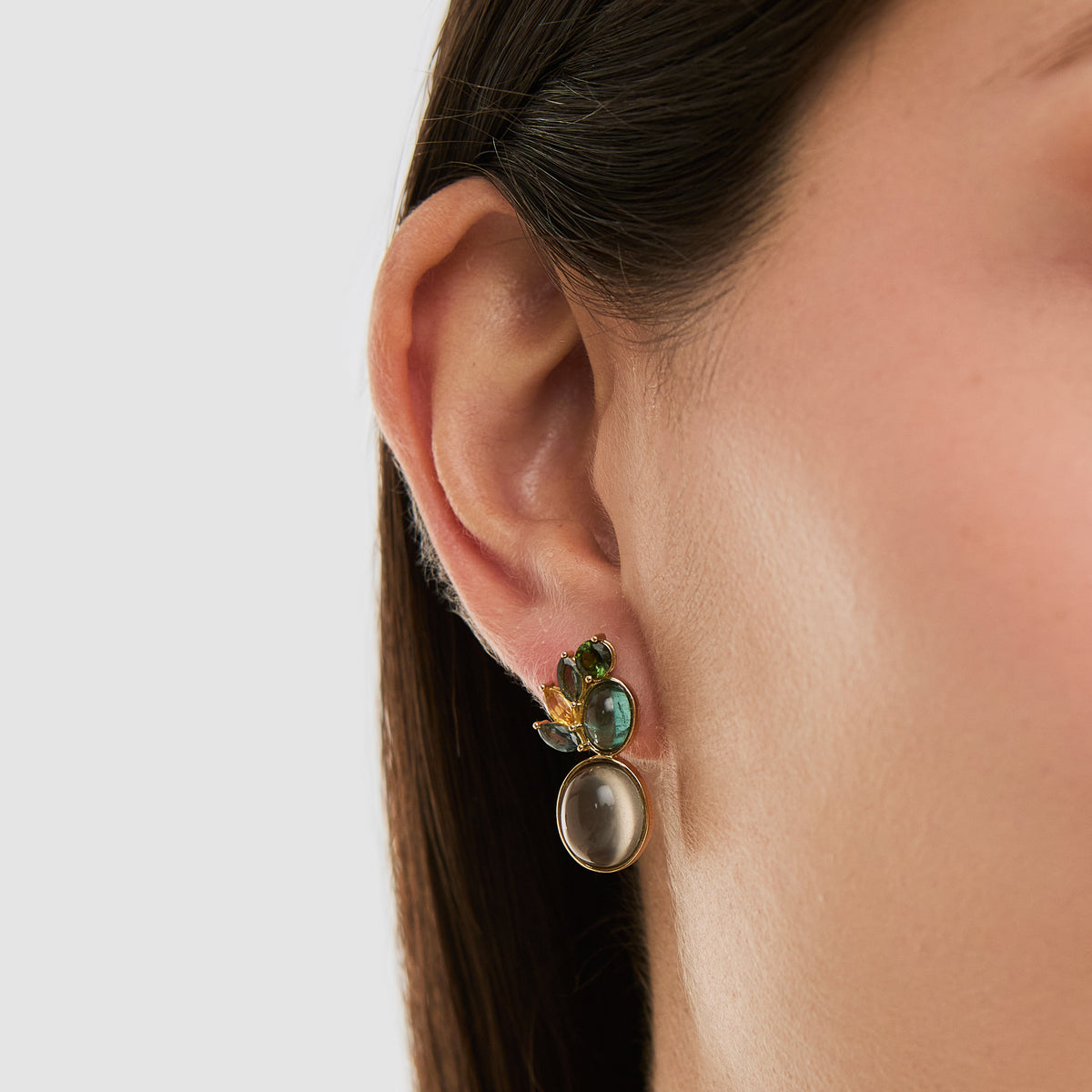 Aretes en oro amarillo 18K luna oval y zafiro verde, amatistas y turmalinas