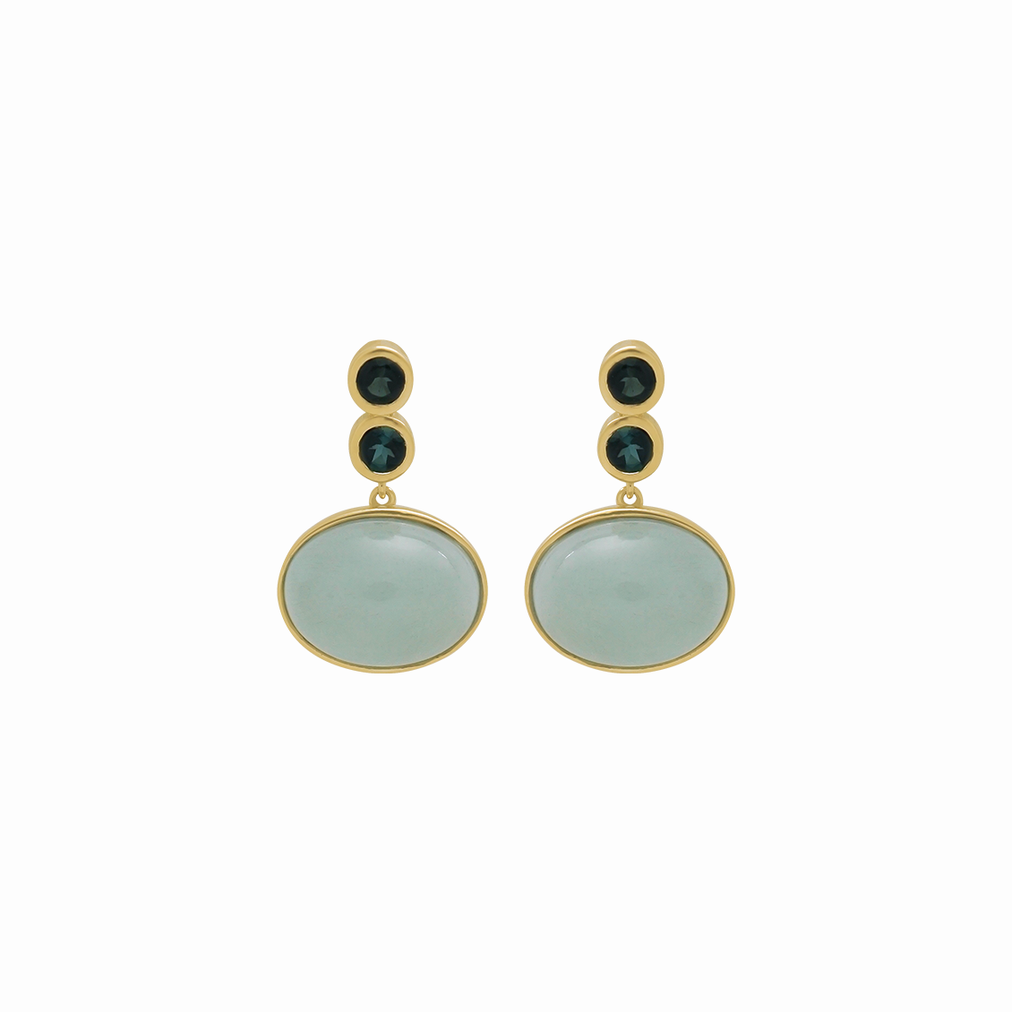Aretes en oro amarillo de 18K con turmalinas verdes y aquamarine oval cabuchón