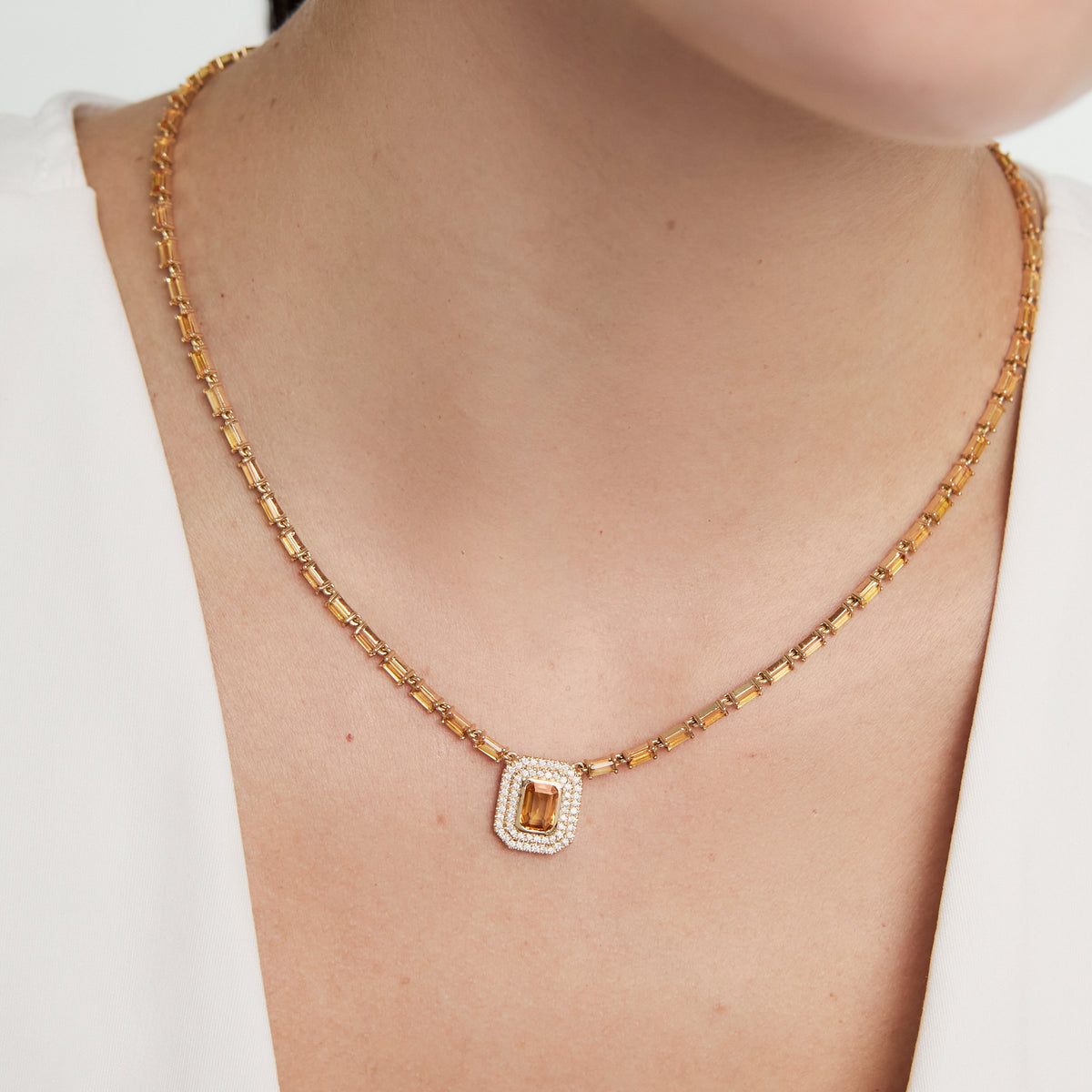 Collar en oro amarillo de 18K con zafiro amarillo y citrinos baguette