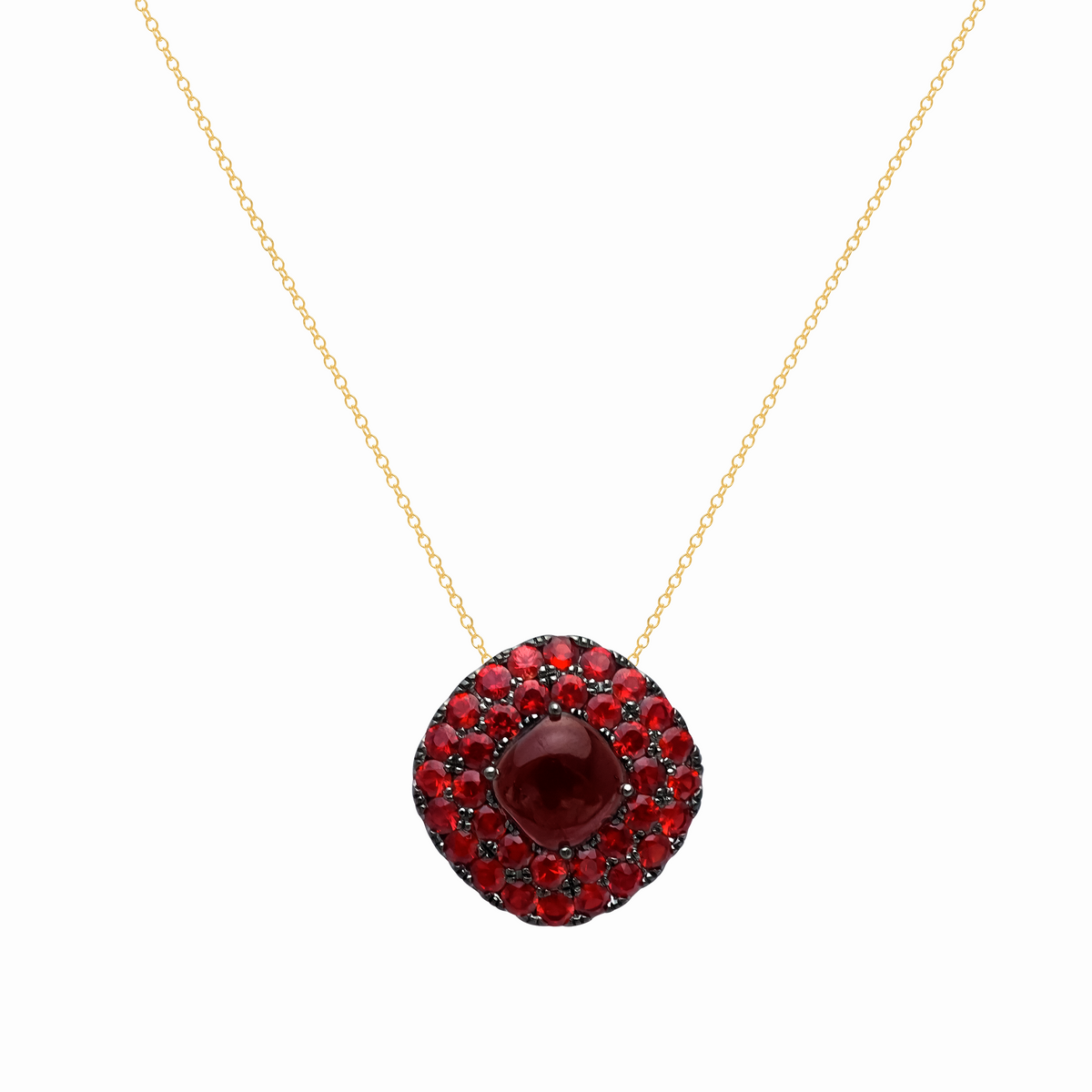 Dije en oro amarillo de 18K con granate cushion  halo de zafiros rojos