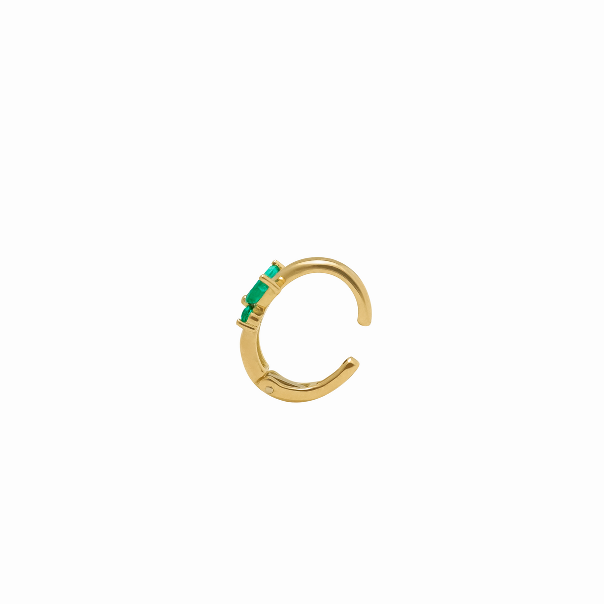 Medio arete en oro amarillo de 18K mariposa esmeralda