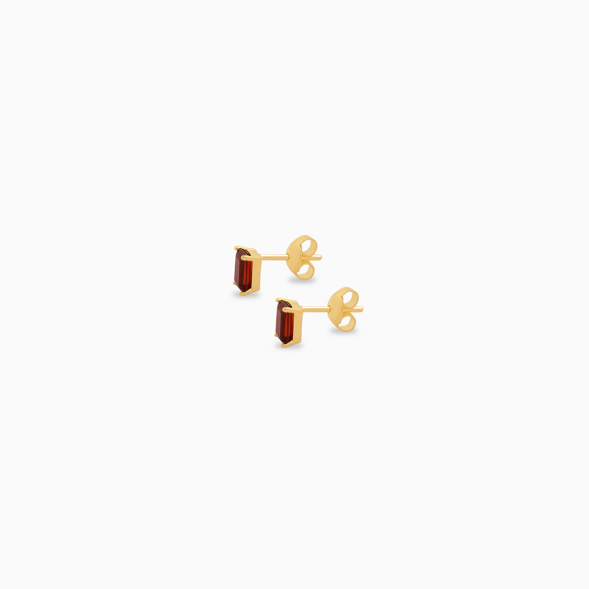 Aretes oro amarillo 18K punto de luz con granate corte esmeralda