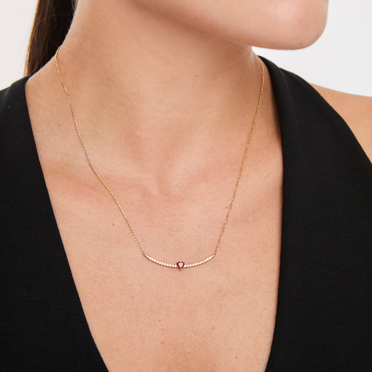 Collar corazón en oro amarillo de 18K con granate