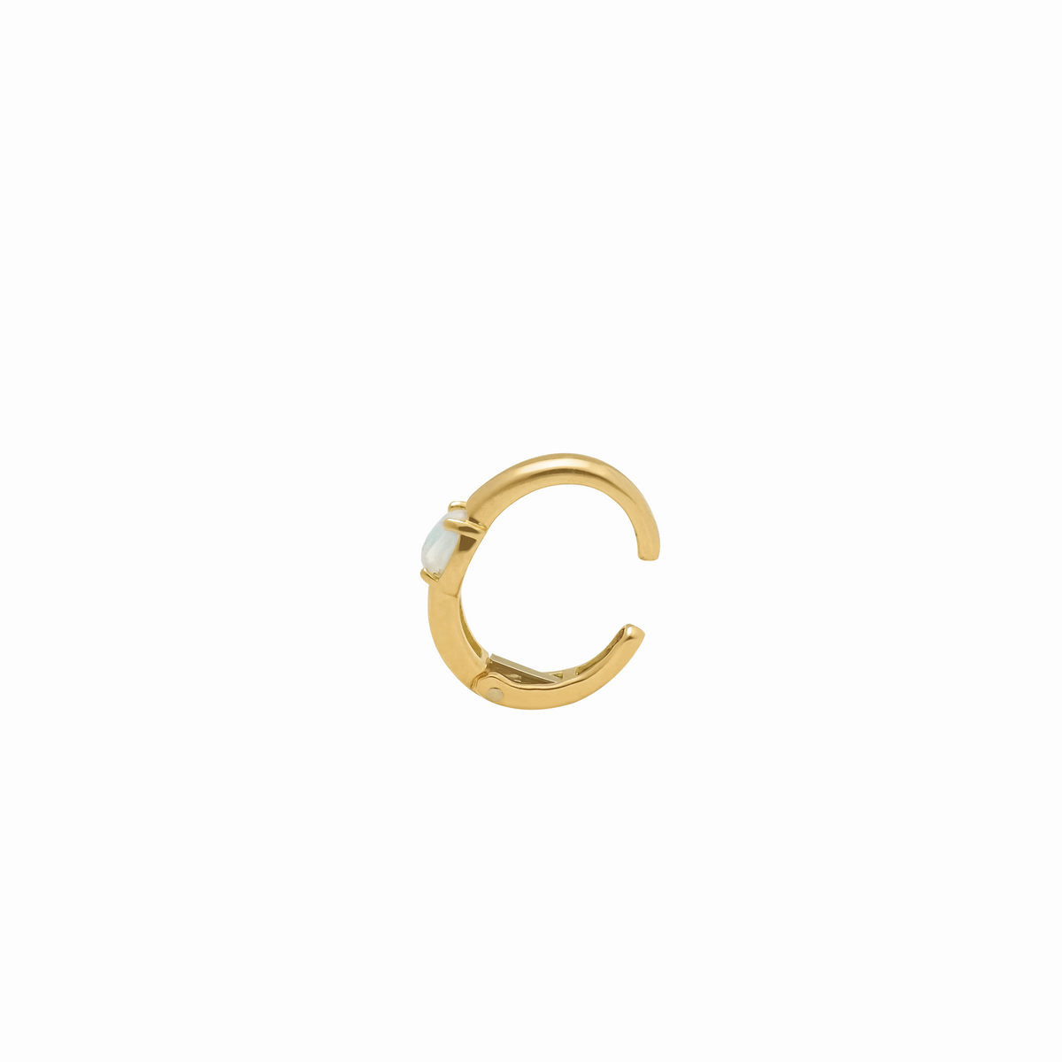 Medio arete piercing en oro amarillo 18K oval semiabierto cabuchon oval