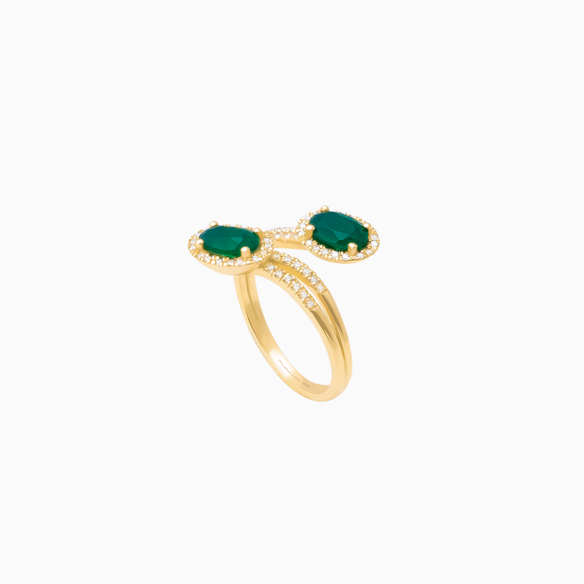 Anillo en oro amarillo de 18K cruzado, con ónix verde oval