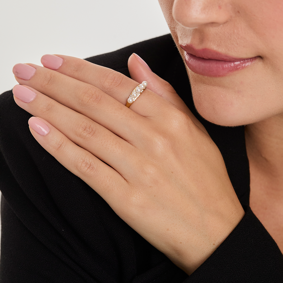 Anillo oro amarillo 18K perlas y brillantes intercalados