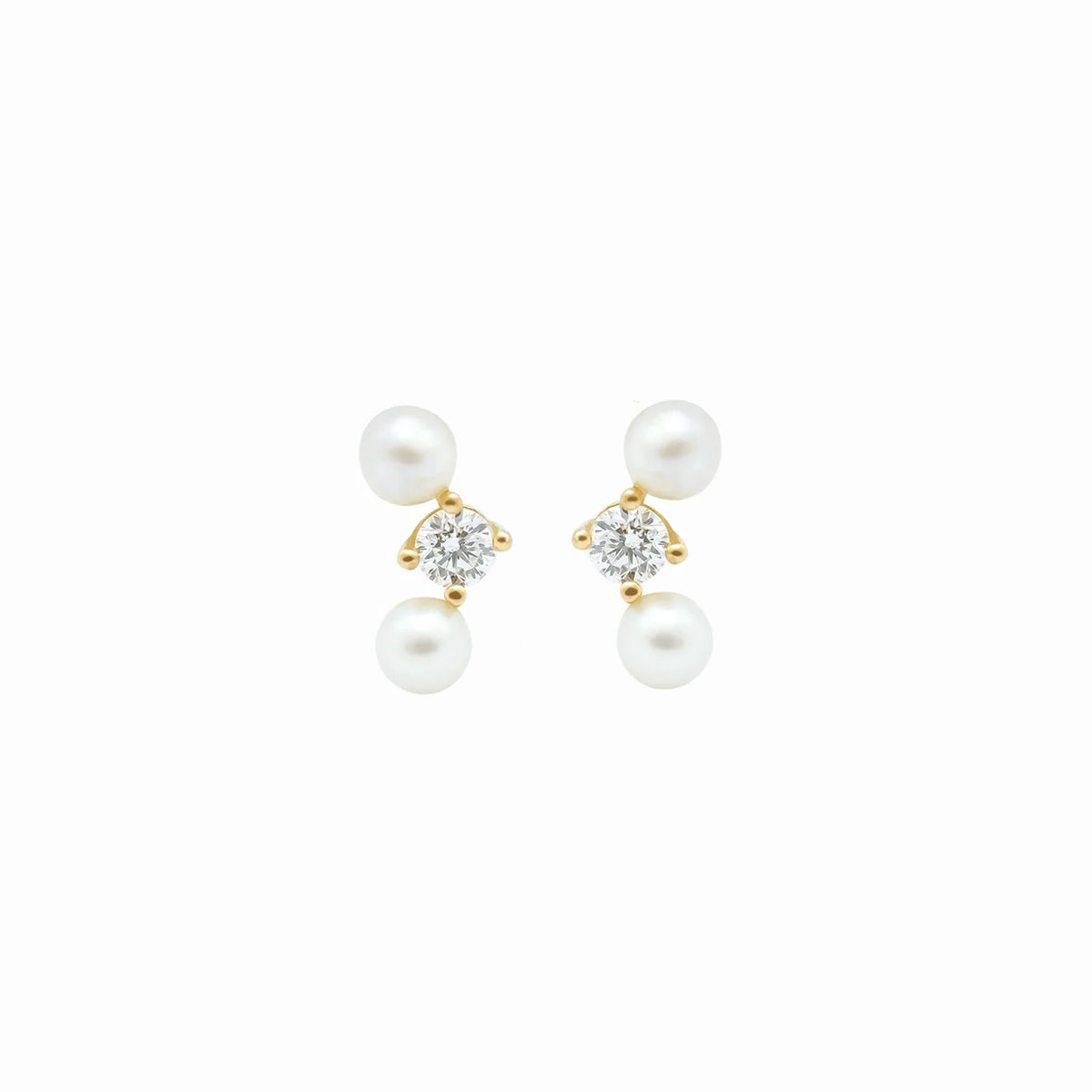 Aretes en oro amarillo 18K en curva con perlas y brillantes