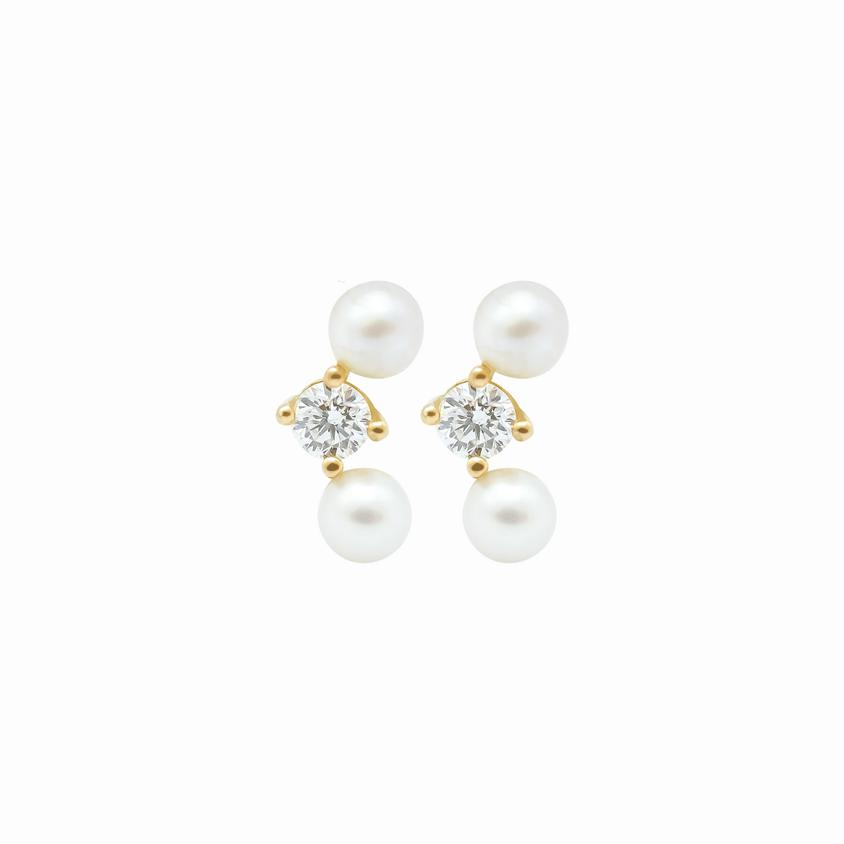 Aretes en oro amarillo 18K en curva con perlas y brillantes