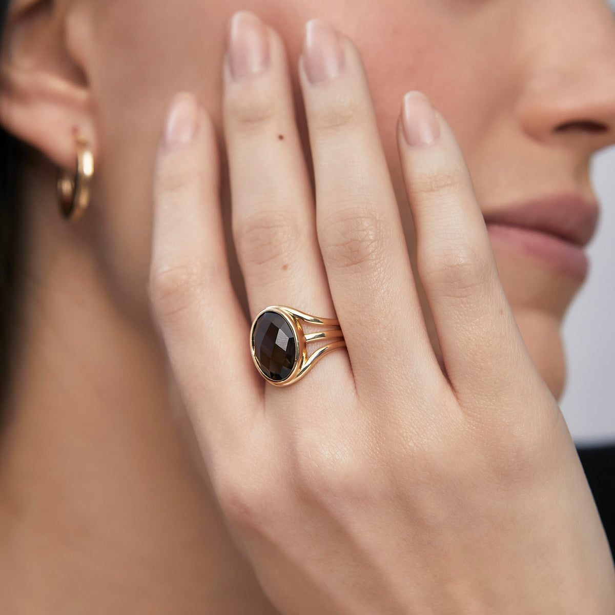 Anillo oro amarillo 18k cuarzo fume