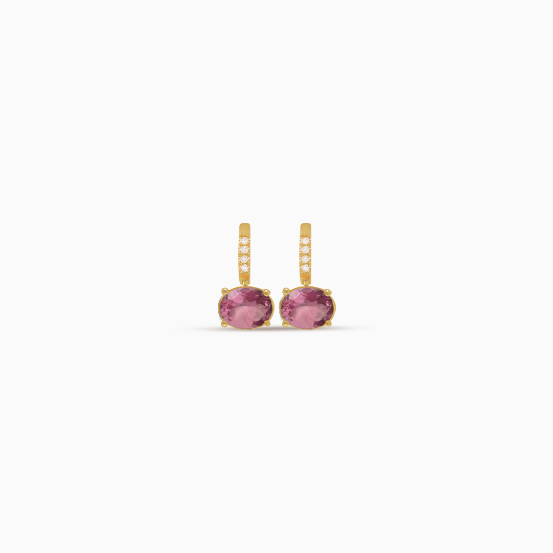 Aretes oro amarillo 18K con rodolita oval
